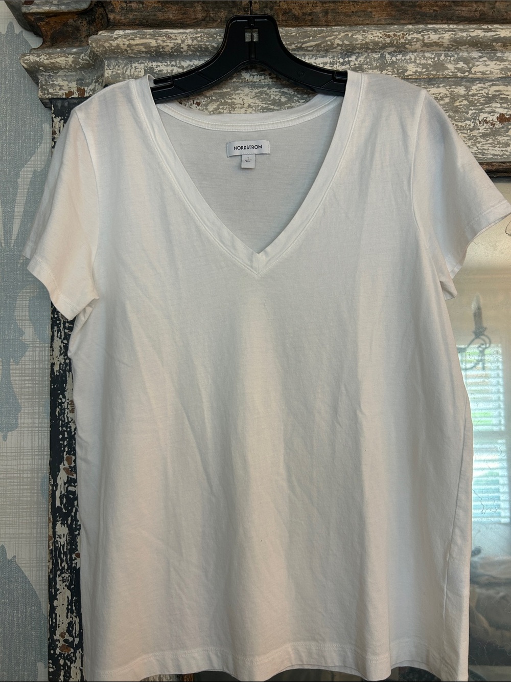Nordstrom White V-Neck Short Sleeve Tee